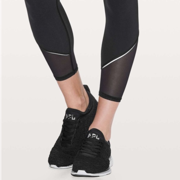 Lululemon Gait Keeper 7/8 Tight 25" in Black - Picture 3 of 12